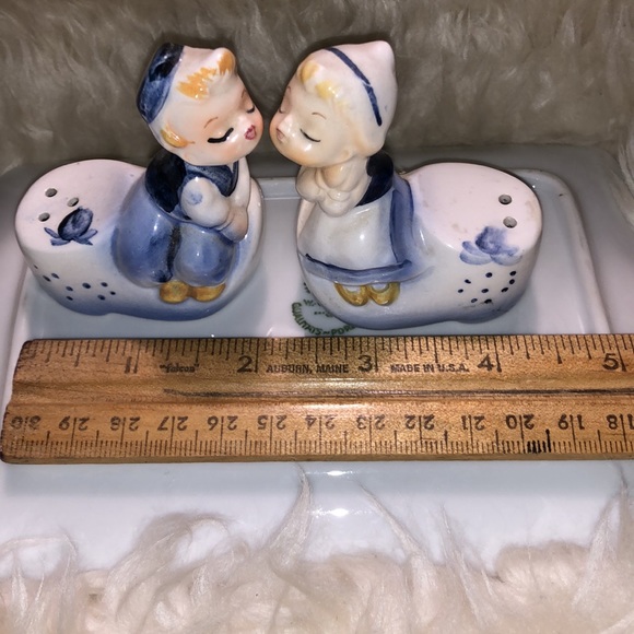 Kissing DUTCH COUPLE Vintage SALT & PEPPER - Picture 6 of 6